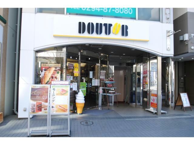 ドトールコーヒーショップ日立店(その他飲食（ファミレスなど）)まで1m ショットビル