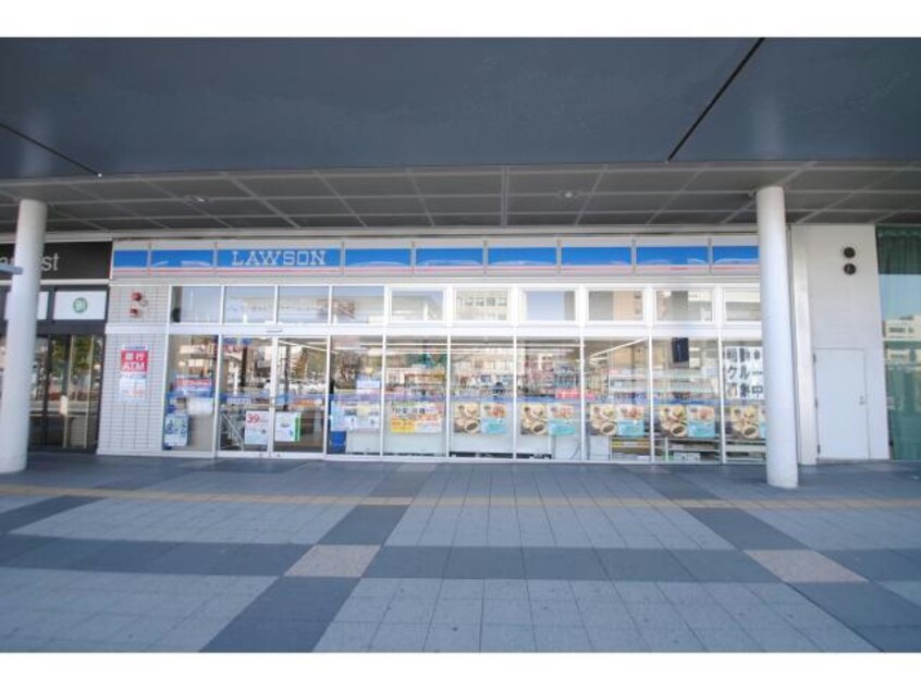 ローソン日立駅前店(コンビニ)まで618m 八千代コーポ