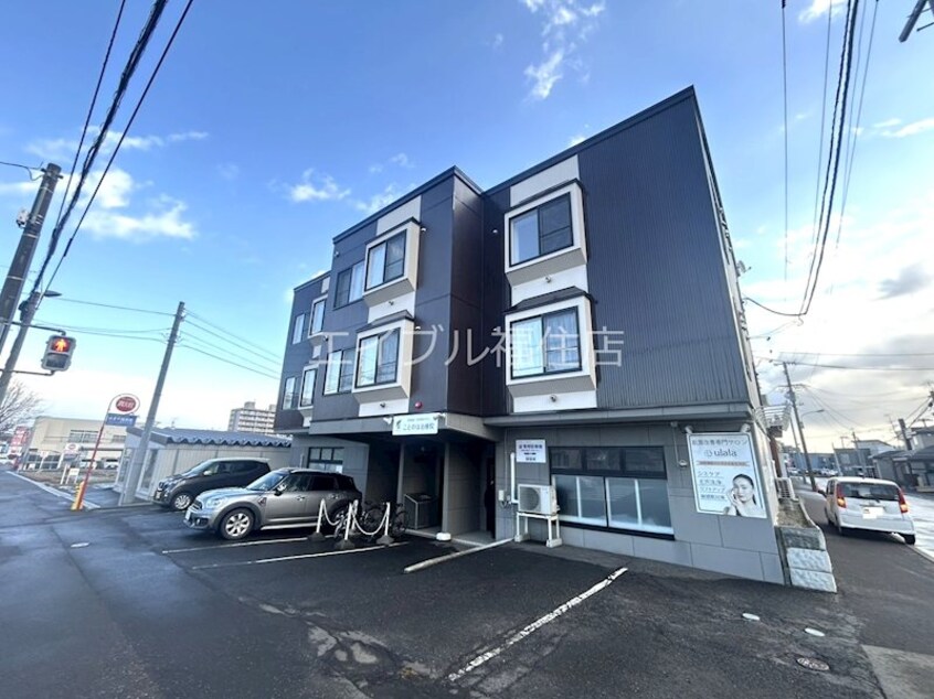  アークシティ西岡