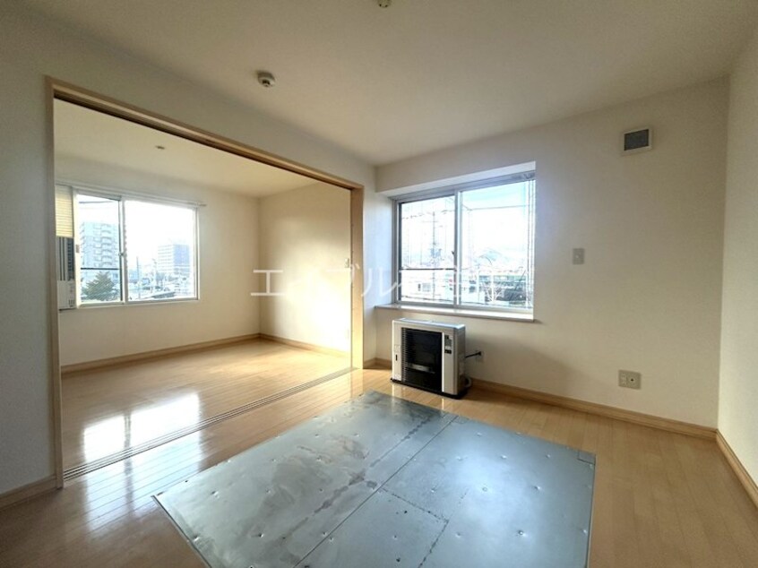  アークシティ西岡