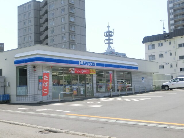 ローソン　中央通11丁目店(コンビニ)まで226m グランアルト福住エスト