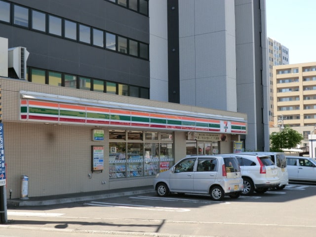 ｾﾌﾞﾝｲﾚﾌﾞﾝ 福住1条店(コンビニ)まで122m ヴィラ福住
