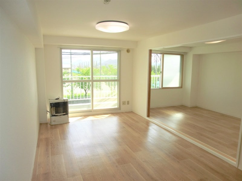  ローヤルハイツ西岡