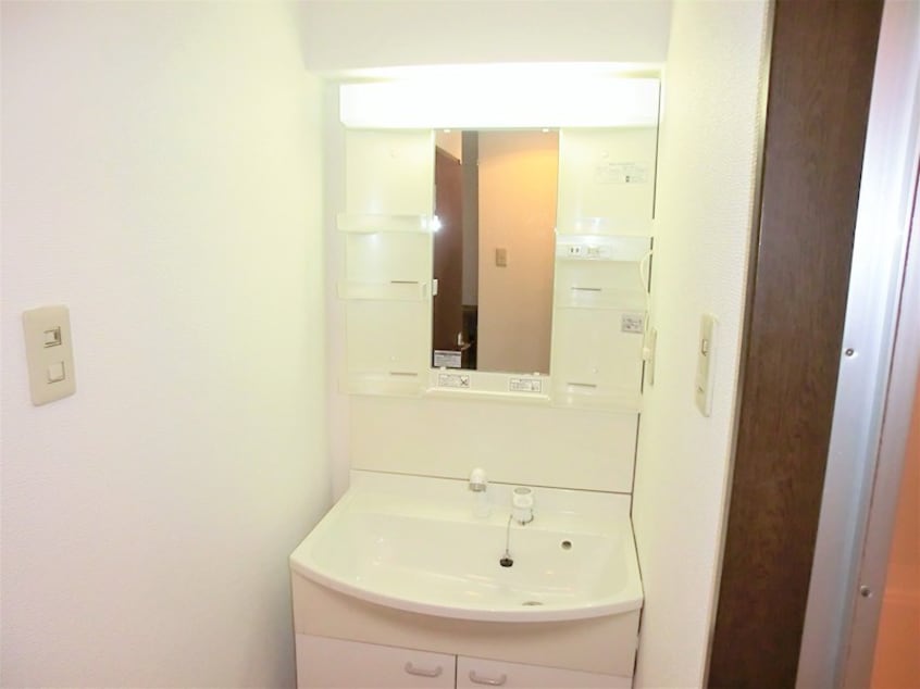  ローヤルハイツ西岡