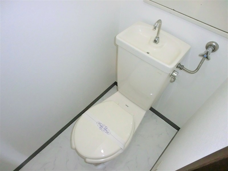  ローヤルハイツ西岡