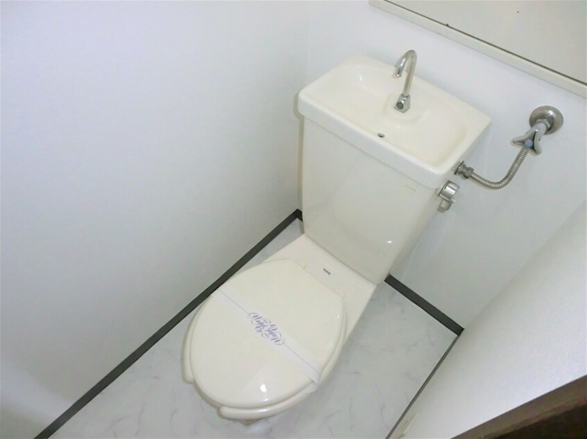  ローヤルハイツ西岡