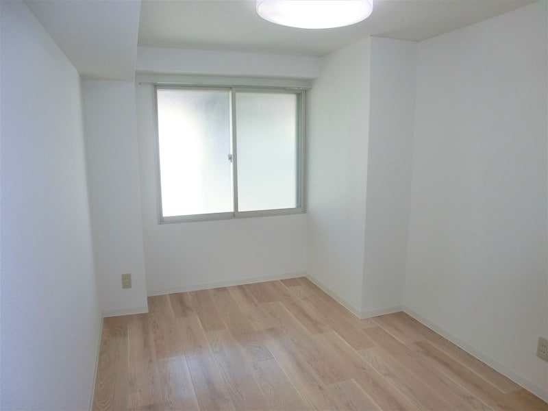  ローヤルハイツ西岡