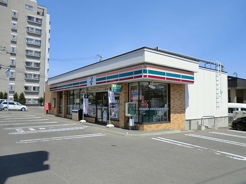 ｾﾌﾞﾝｲﾚﾌﾞﾝ 月寒東3条店(コンビニ)まで250m エムファイン７