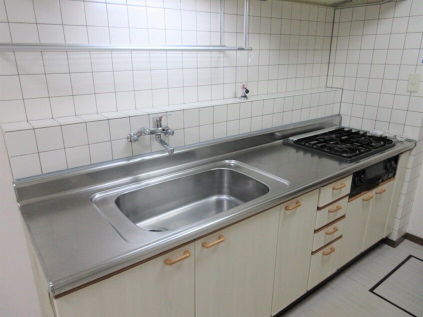  西岡３－８テラスハウス