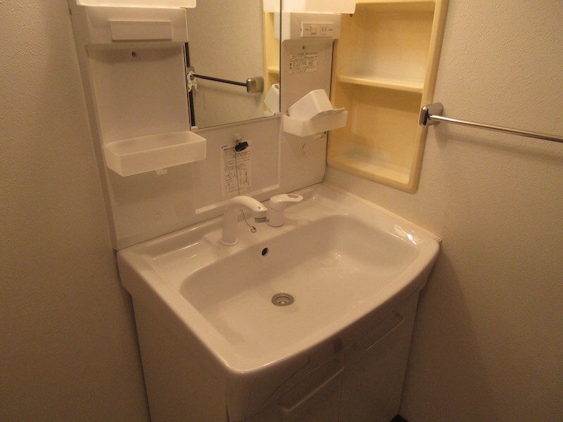  西岡３－８テラスハウス