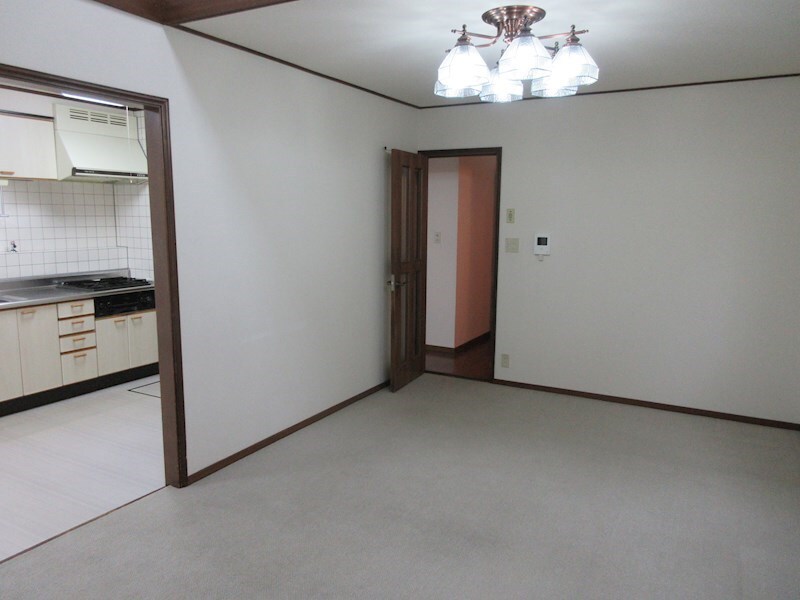  西岡３－８テラスハウス