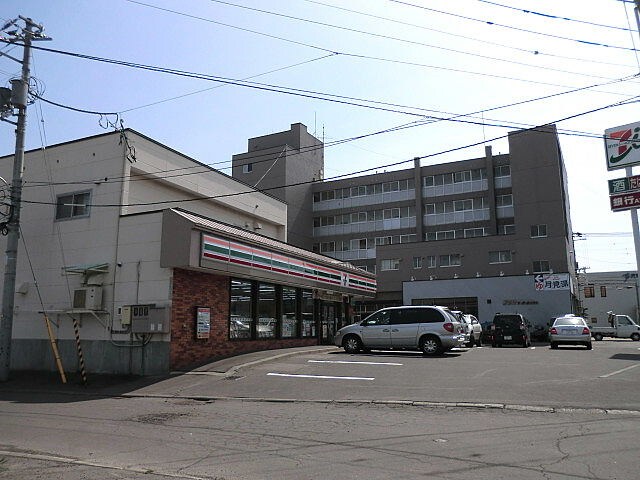 セブンイレブン　(コンビニ)まで118m モアナ