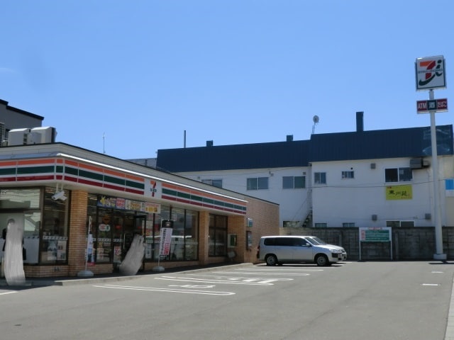 ｾﾌﾞﾝｲﾚﾌﾞﾝ 月寒東1条6(コンビニ)まで235m BASE　TSUKISAMU