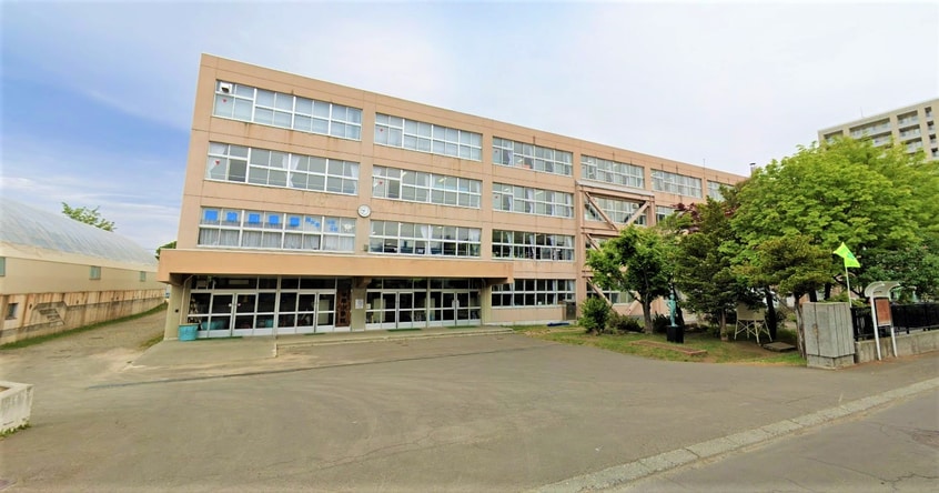 札幌市立平岸小学校(小学校)まで589m クレアホームズ平岸南レジデンス