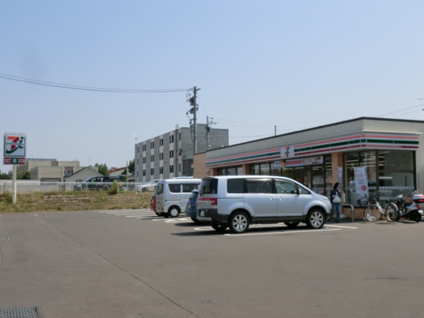 ｾﾌﾞﾝｲﾚﾌﾞﾝ 西岡4条店(コンビニ)まで803m 澄川6-13貸家