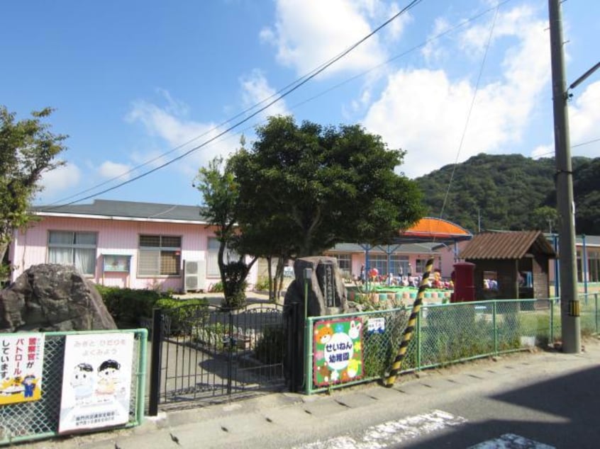 鳴門市立成稔幼稚園(幼稚園/保育園)まで833m レジデンス青山