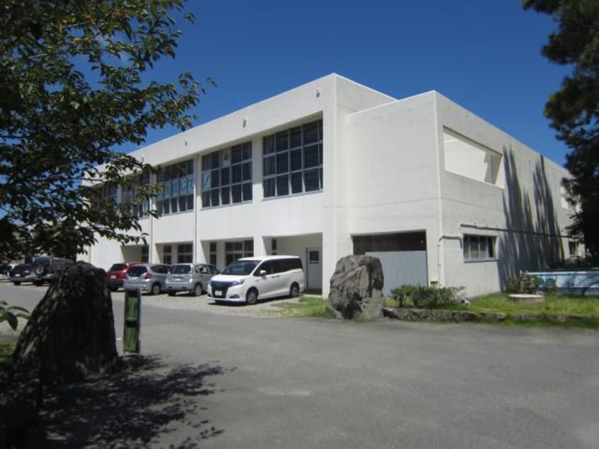 鳴門市立鳴門西小学校(小学校)まで726m レジデンス青山