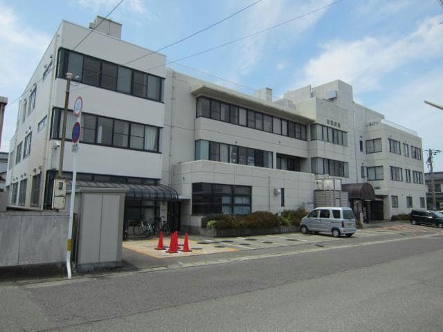 うずしお会岩朝病院(病院)まで1385m ドミールサニー撫養