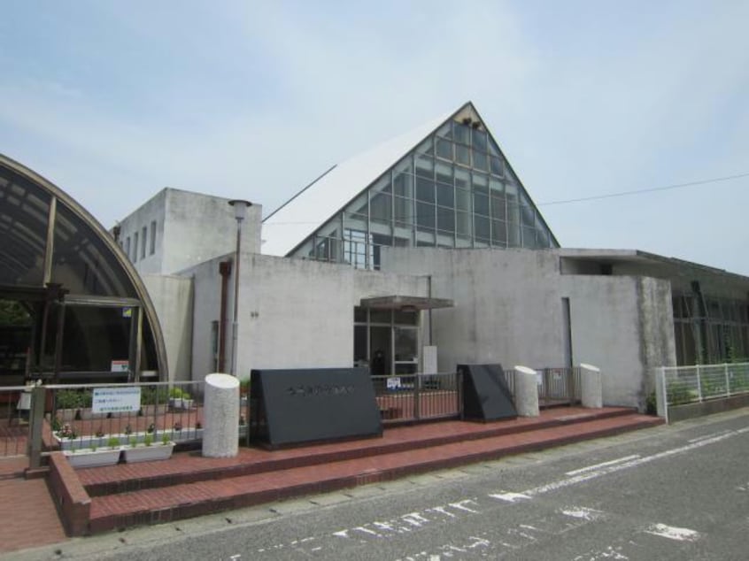 鳴門市立精華幼稚園(幼稚園/保育園)まで1032m ドミールサニー撫養