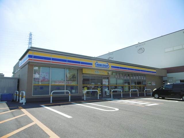 ミニストップ徳島城南町店(コンビニ)まで485m エスタシオン二軒屋