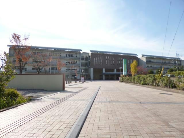 徳島県立城南高校(高等学校/高等専門学校)まで1016m シャトル二軒屋