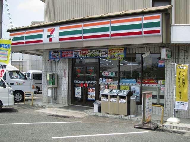 セブンイレブン山口阿知須店(コンビニ)まで818m メゾン　グリーンガーネット