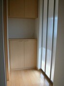  ピースフル樫の前