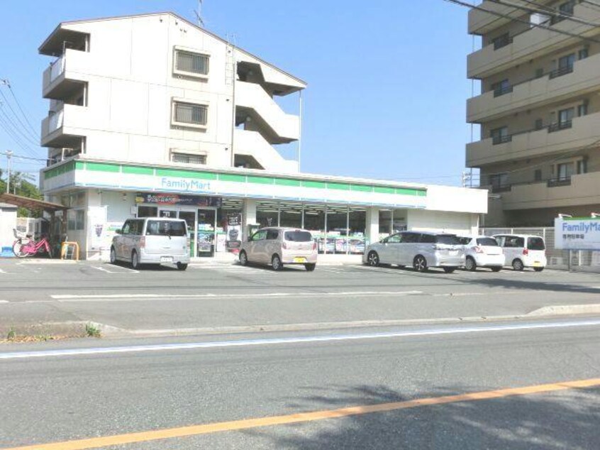 ファミリーマート坂戸駅南けやき通り店(コンビニ)まで581m シティパレス東住花影