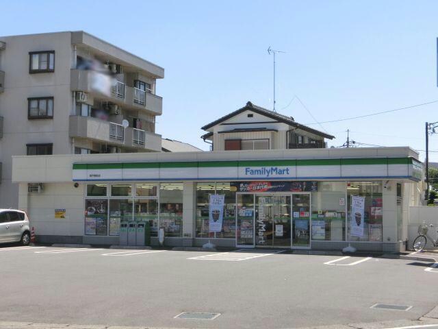 ファミリーマート坂戸南町店(コンビニ)まで582m グランモア関間