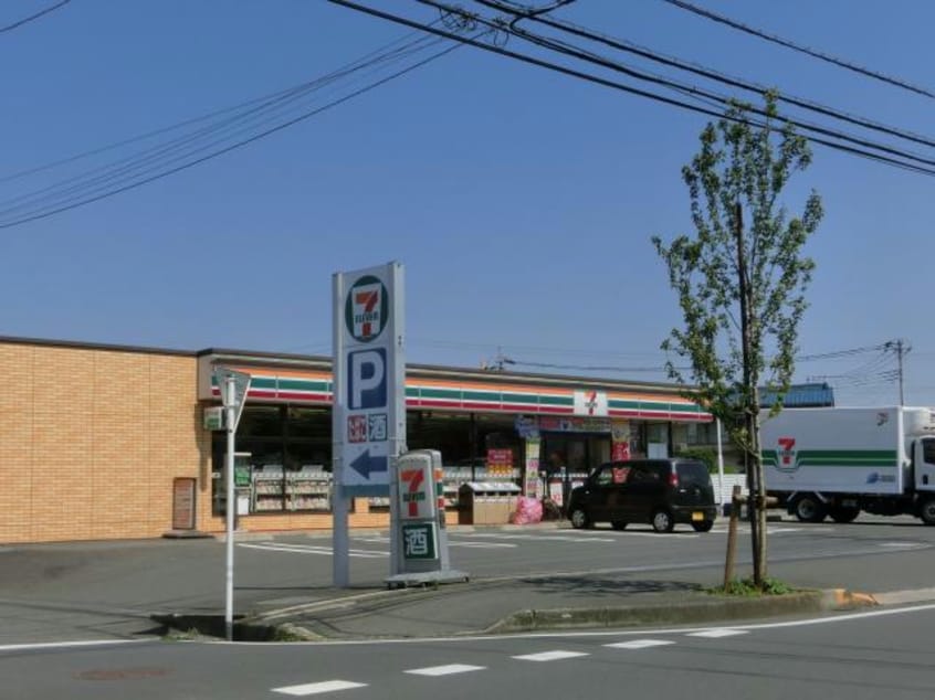 セブンイレブン坂戸伊豆の山店(コンビニ)まで623m フレシール