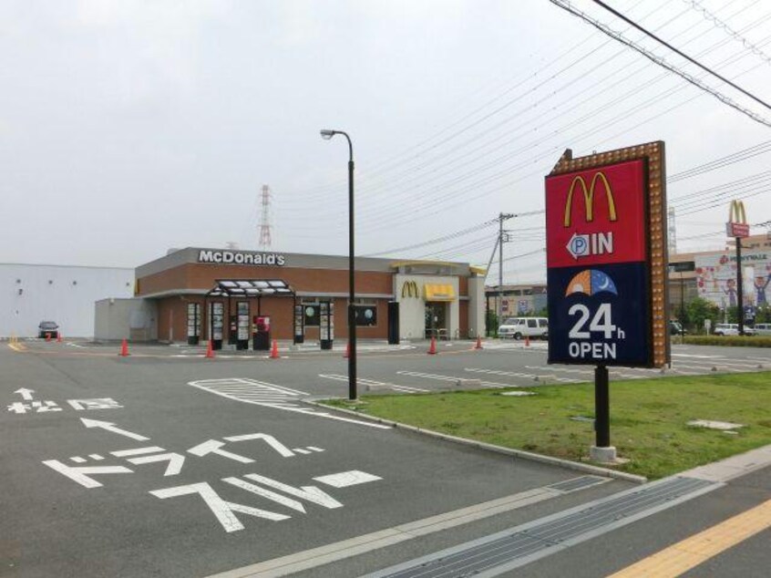 マクドナルド407バイパス高坂店(その他飲食（ファミレスなど）)まで591m フィオーレⅠ・Ⅱ