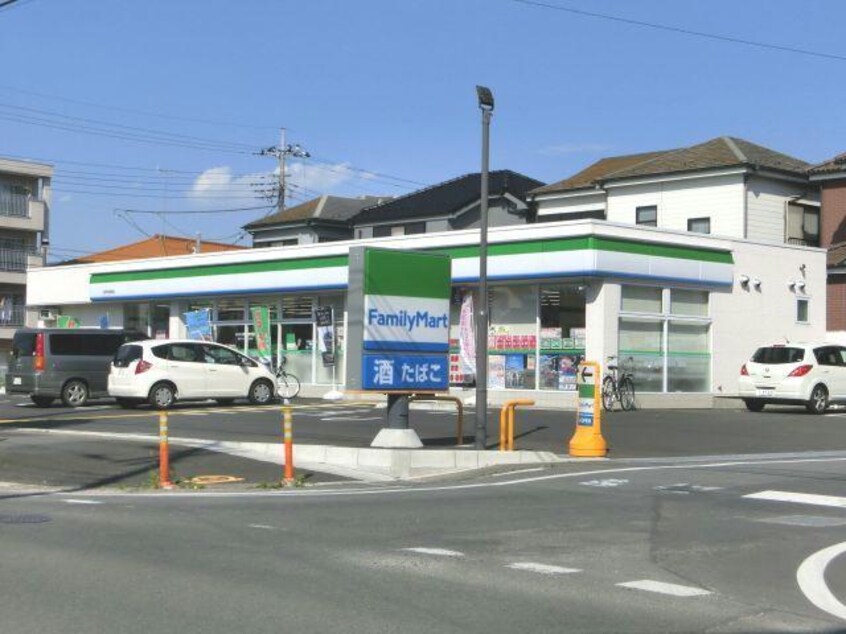 ファミリーマート坂戸花影町店(コンビニ)まで870m 田中ハイツG棟