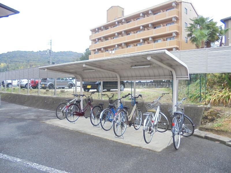 駐輪場 【2026年春入居】ハイカムールシゲモリH