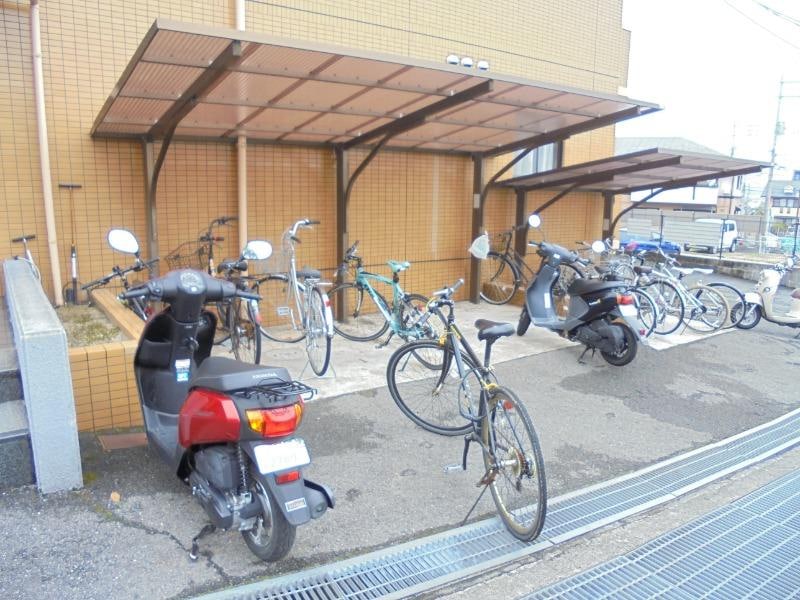 駐輪場 アヴァンセ光岡