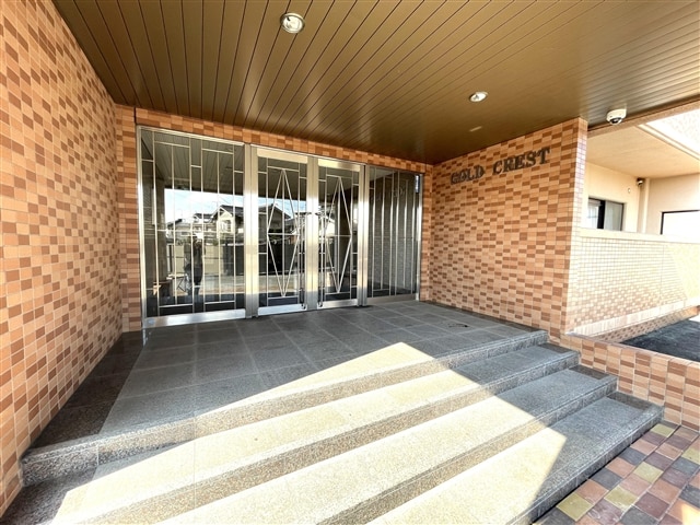 エントランス ゴールドクレスト