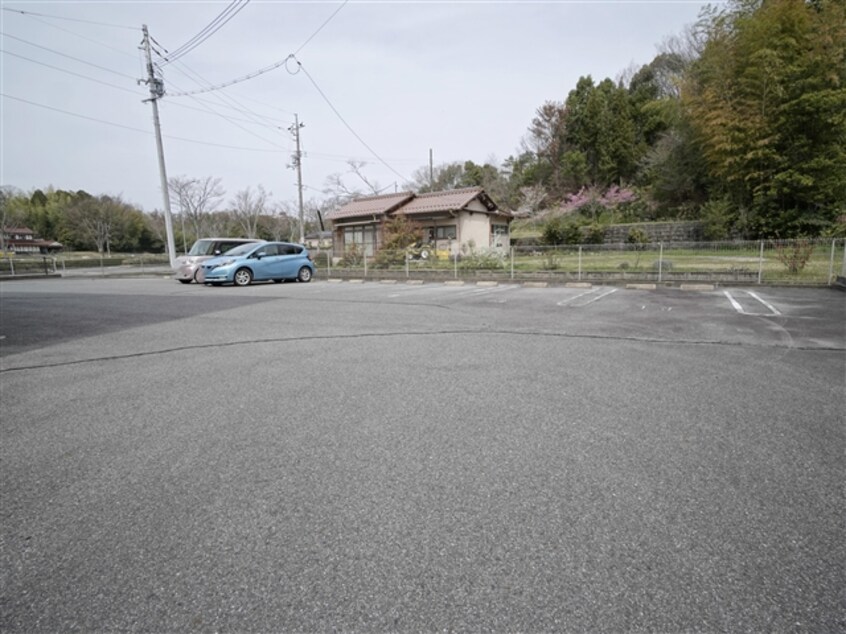 駐車場 シャルムサールA棟