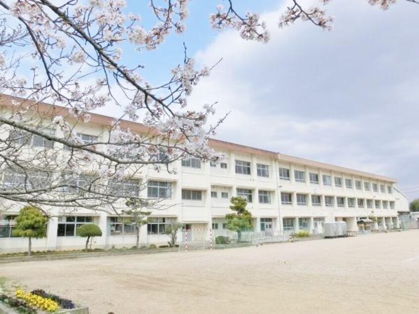 東広島市立郷田小学校(小学校)まで2085m シャルムサールB棟