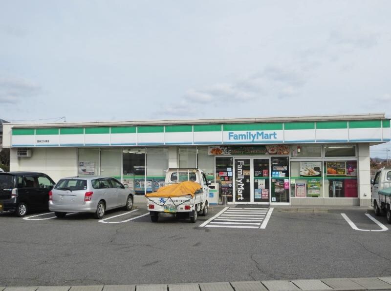 ファミリーマート 西条三升原店(コンビニ)まで141m パークハウスB棟