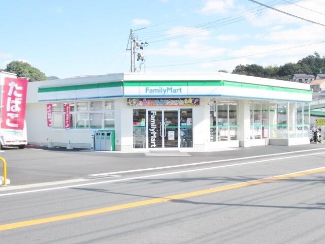 ファミリーマート 八本松駅前店(コンビニ)まで1220m メゾンダイ