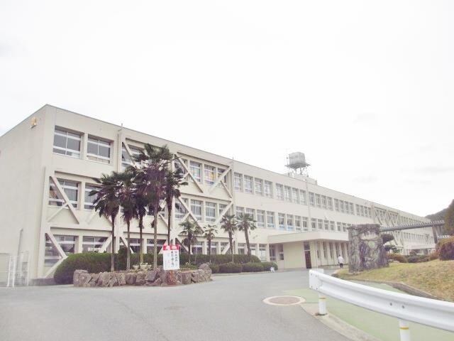 東広島市立八本松中学校(中学校/中等教育学校)まで260m シャンテピエールII　B棟
