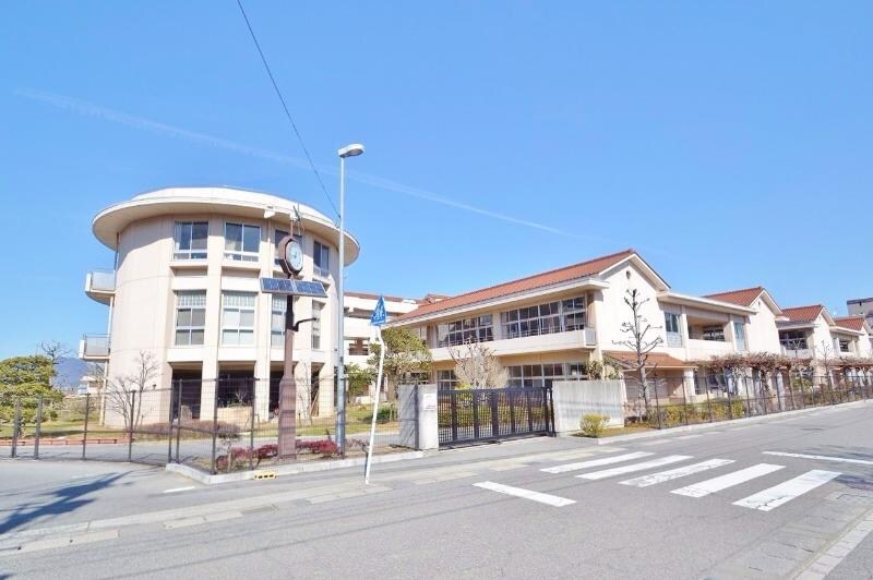 東広島市立三ツ城小学校(小学校)まで3200m パルル