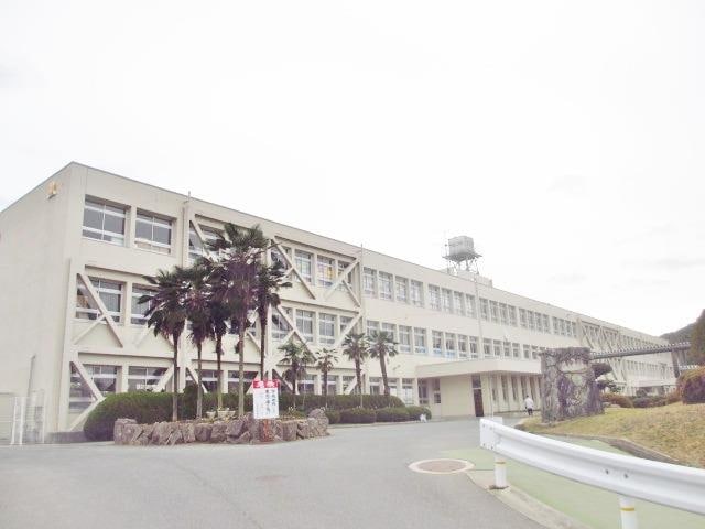 東広島市立八本松中学校(中学校/中等教育学校)まで1971m 光ハウス　B棟