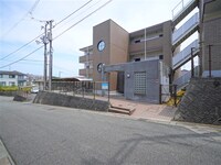 ユニヴェルシテクニヒロ　B