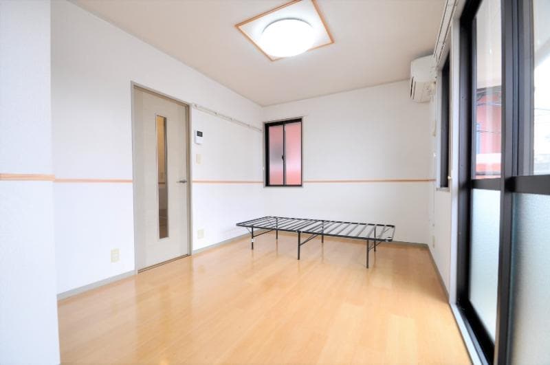 居室（ベッドフレームは付きません） SUN　COURT　L