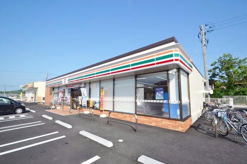 ファミリーマート 西条下見店(コンビニ)まで259m プランタンＢ