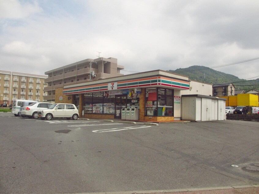 セブンイレブン東広島駅前店(コンビニ)まで234m メゾングロワールB棟