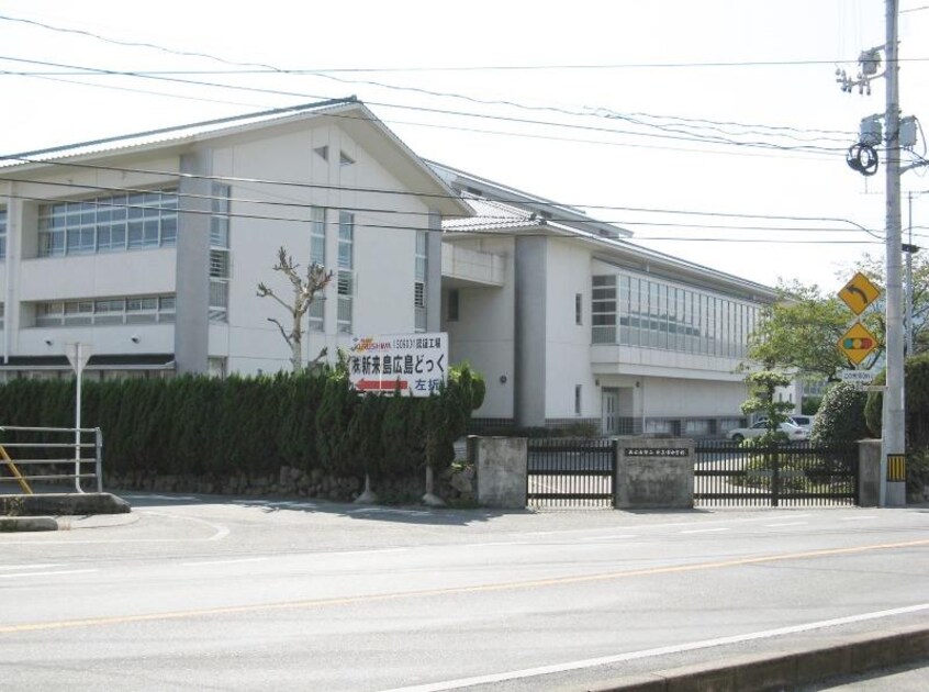 東広島市立安芸津中学校(中学校/中等教育学校)まで1840m メゾンド風　壱番館