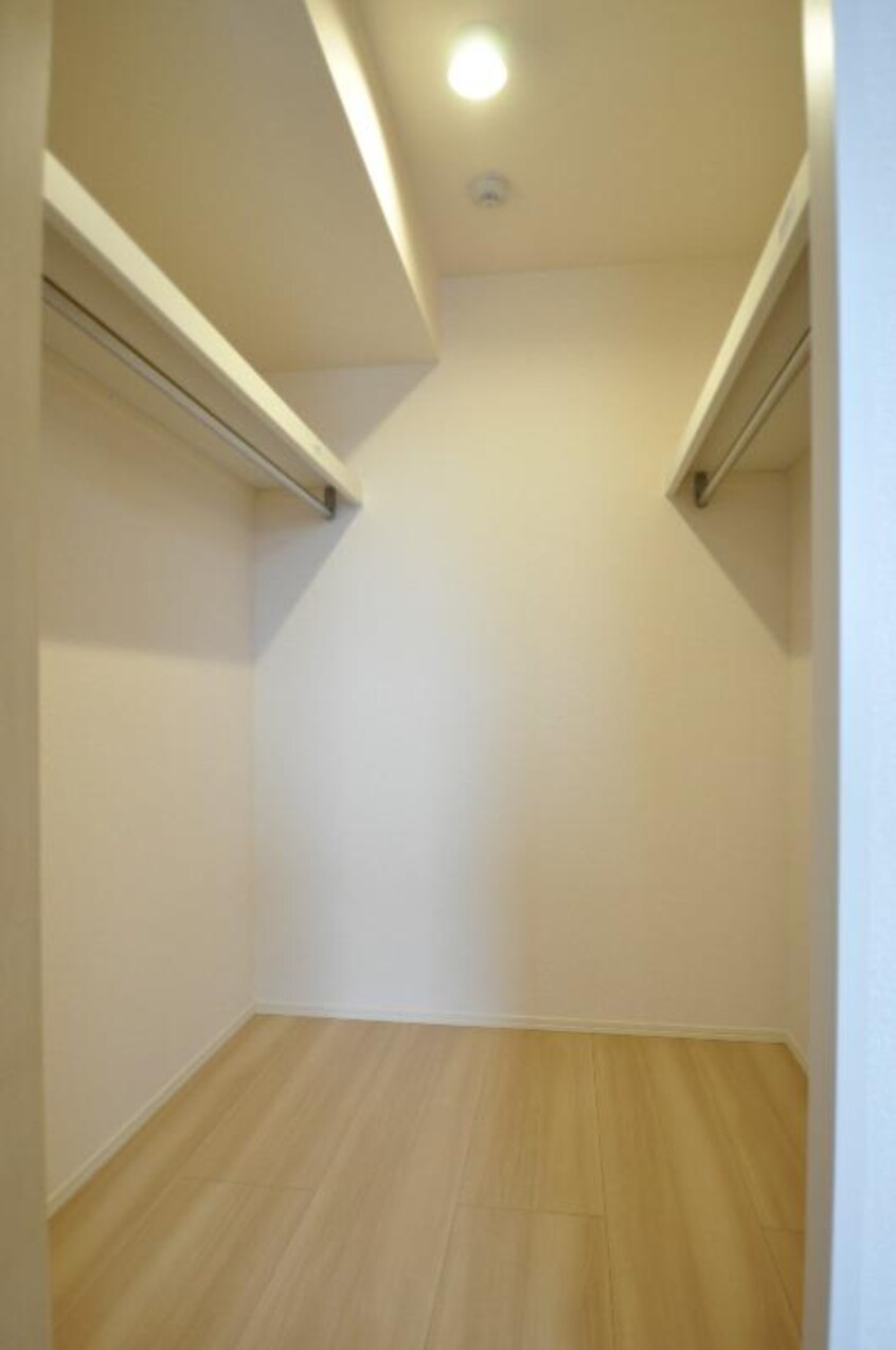 ウォークインクローゼット D-room花梨　D棟