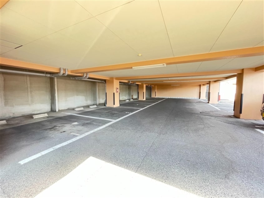 敷地内駐車場 つるやマンション II