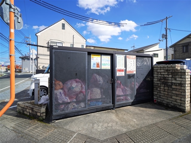 敷地内ゴミステーション クレールレセンテＢ